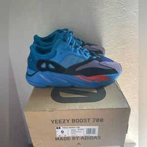 Adidas yeezy 700 HI-Res